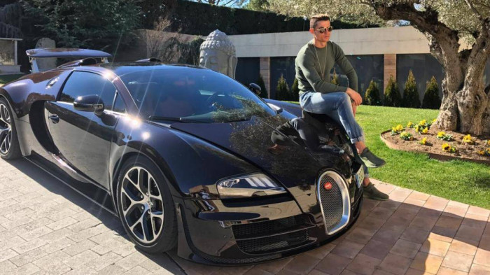 Siêu xe Bugatti Veyron của Cristiano Ronaldo gặp nạn, hư hỏng nặng 151585