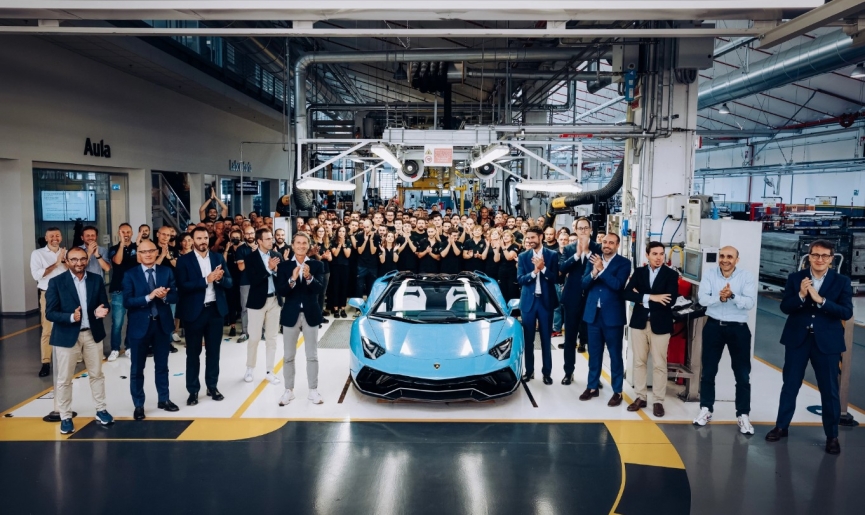 'Siêu xe quốc dân' Lamborghini Aventador chính thức bị khai tử 193708