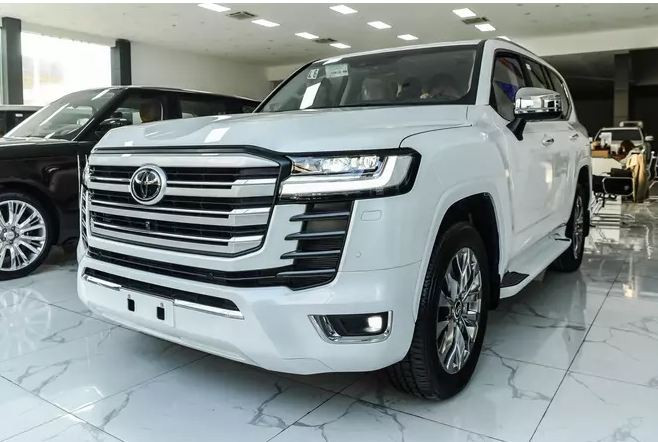 'Xe chủ tịch' Toyota Land Cruiser tăng 'nhẹ' giá bán lên gần 100 triệu đồng tại Việt Nam 196563