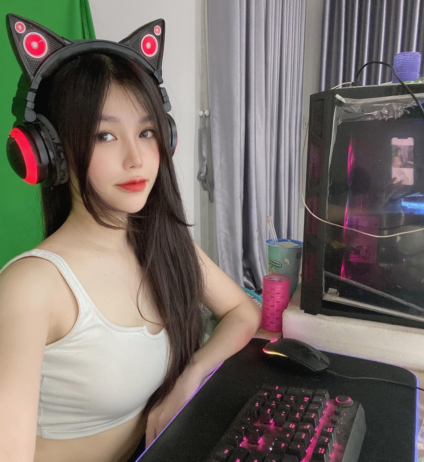 Trong Liên Minh Huyền Thoại 123849, một nữ streamer trùng tên với tướng Jinx bỗng chốc trở nên nổi tiếng.