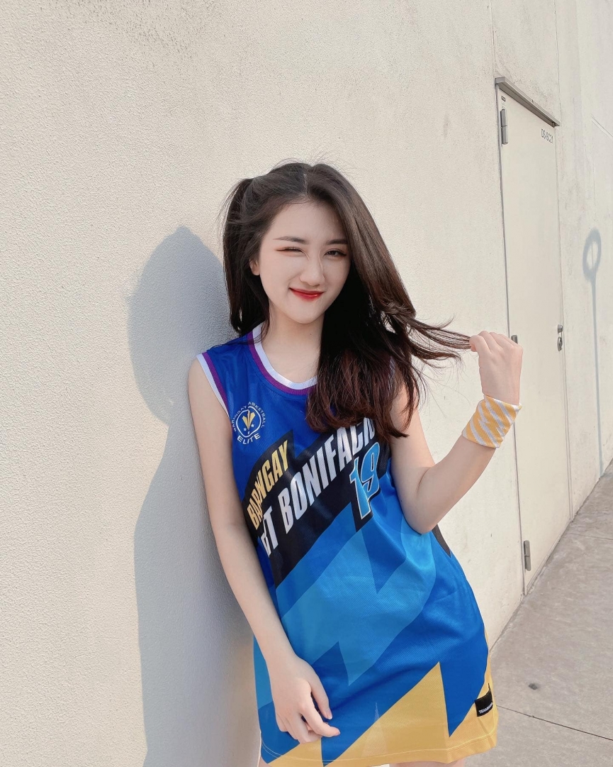 Cộng đồng Valorant Việt Nam sướng rơn với bộ ảnh cosplay neon của các hot girl 125866