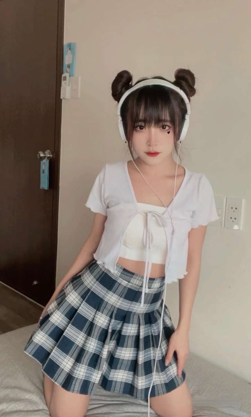 Bị đồn là người yêu của Đạt Villa, nữ streamer ngay lập tức đăng đàn đính chính 173622