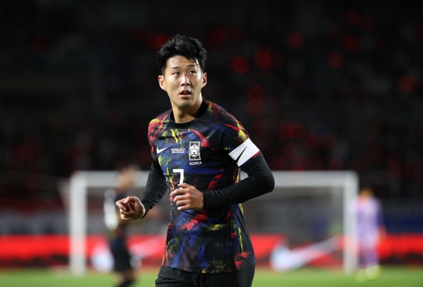 Tottenham đối xử bất công với Son Heung-min, ưu ái Harry Kane? 192651