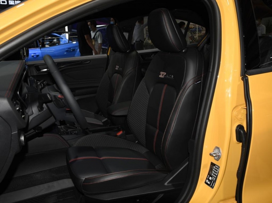 ford-focus-2022-4
