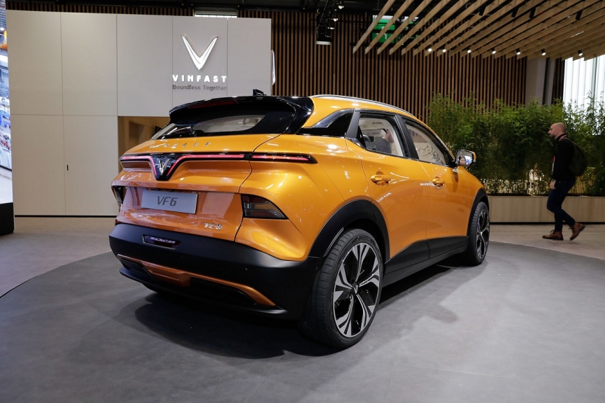 Ảnh thực tế VinFast VF 6 vừa lộ diện – SUV cỡ B đáng gờm với loạt xe xăng 205012