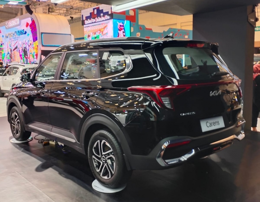 Hé lộ thời điểm ra mắt Kia Carens 2023 tại Việt Nam, đối trọng của Toyota Veloz 213911