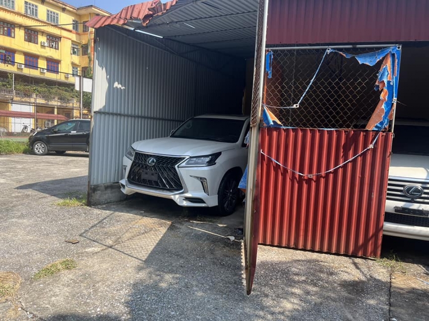 Thái Bình: Đấu giá 2 chiếc Lexus LX570