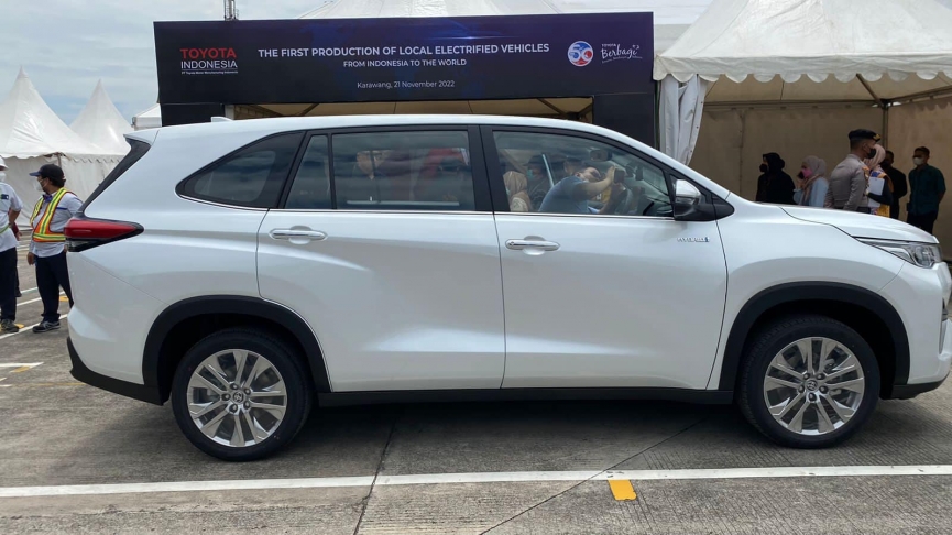 Đại lý Việt Nam bắt đầu nhận cọc Toyota Innova 2023