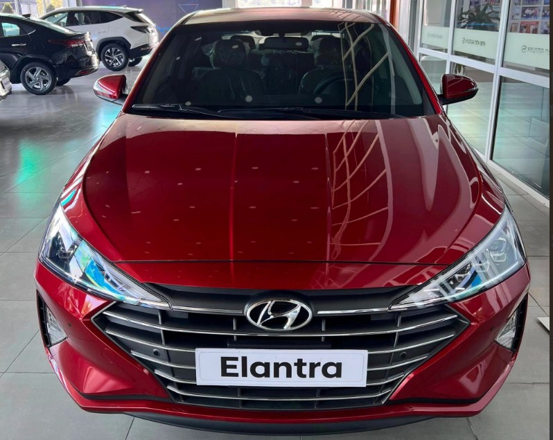 Xả hàng tồn, đại lý giảm giá “kịch sàn” Hyundai Elantra đời cũ 235557