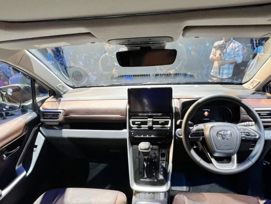 toyota-innova-2023-2-1675930082.jpg