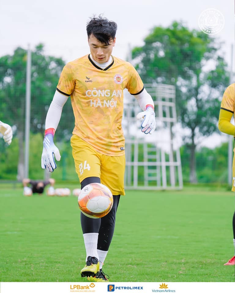 Tương lai của thủ thành Bùi Tiến Dũng đang trở nên khó đoán định hơn ...