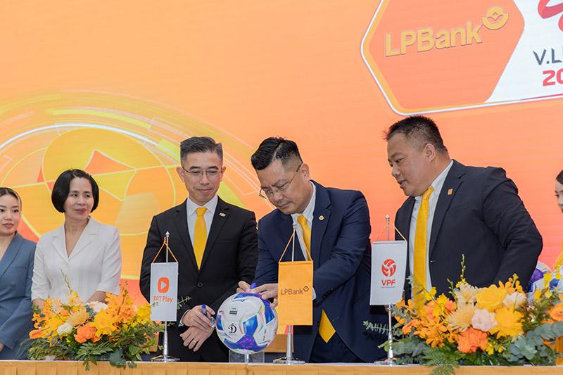 Ngân hàng Lộc Phát là nhà tài trợ chính tại LPBank V.League 2025/26 680594