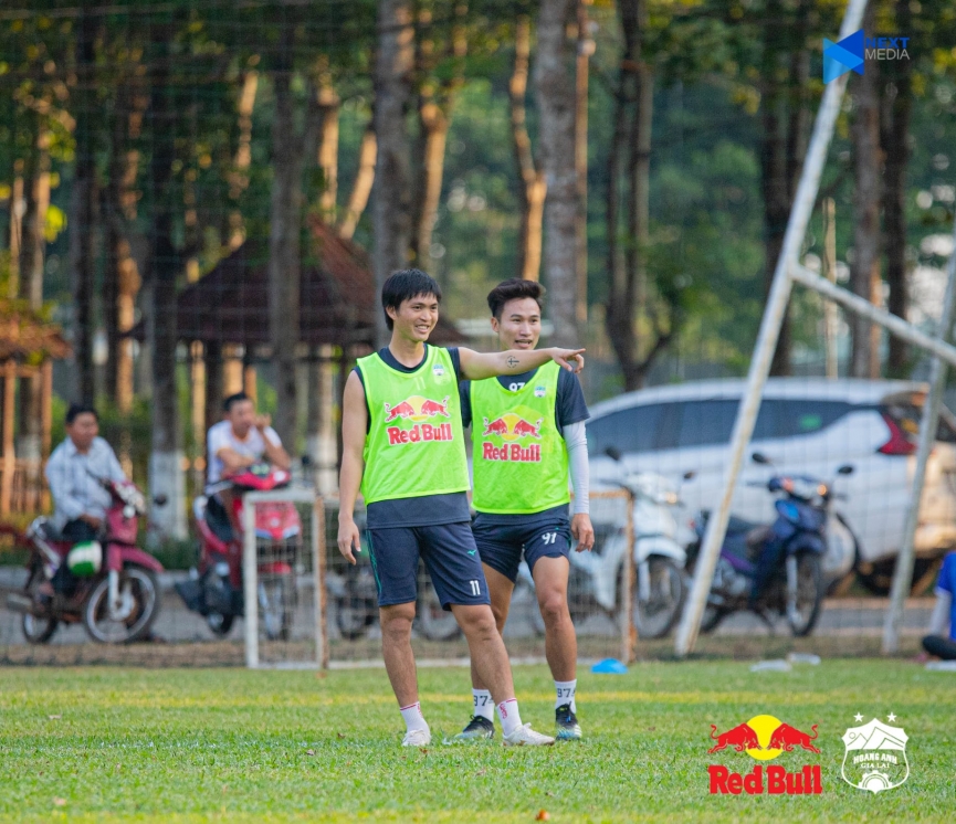 Kiatisak đón sự trở lại của 'cầu thủ quan trọng bậc nhất HAGL'? 37382