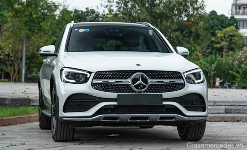 Dòng xe sang Mercedes lần đầu chào khách Việt với giá tốt 215079