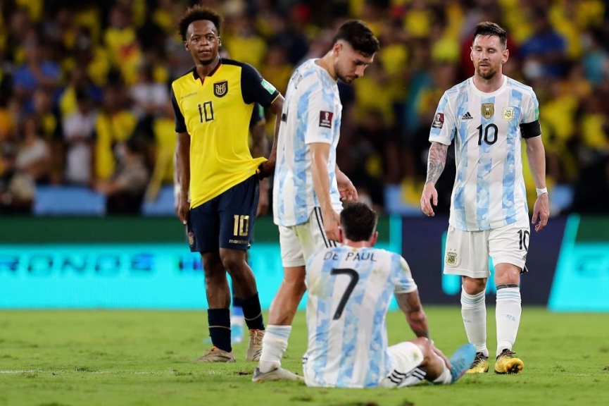 Argentina bị Ecuador cầm chân trong trận đấu gây tranh cãi 122906