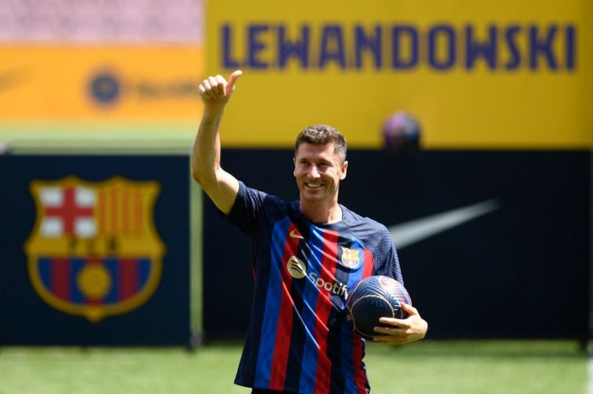 Barcelona ưu ái trao số áo 'chủ tịch' cho Lewandowski 167216