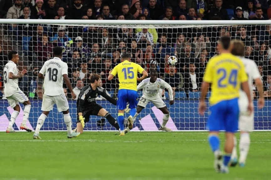 Real Madrid lại thắng đẳng cấp, phả hơi nóng vào ngôi đầu của Barca 216171