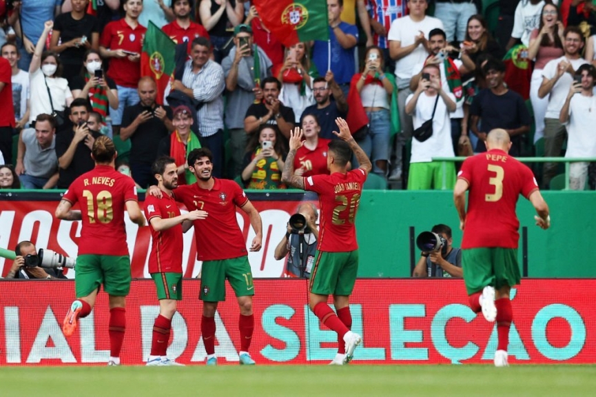 Manchester City star shines to help Portugal top the table on Ronaldo's stealth day - 147052