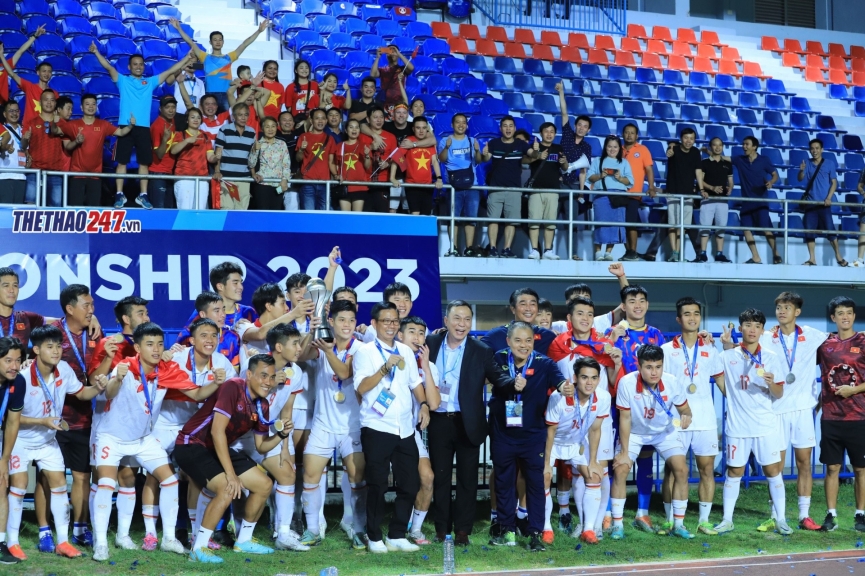 HLV Hoàng Anh Tuấn trải lòng sau khi cùng U23 Việt Nam vô địch 318959
