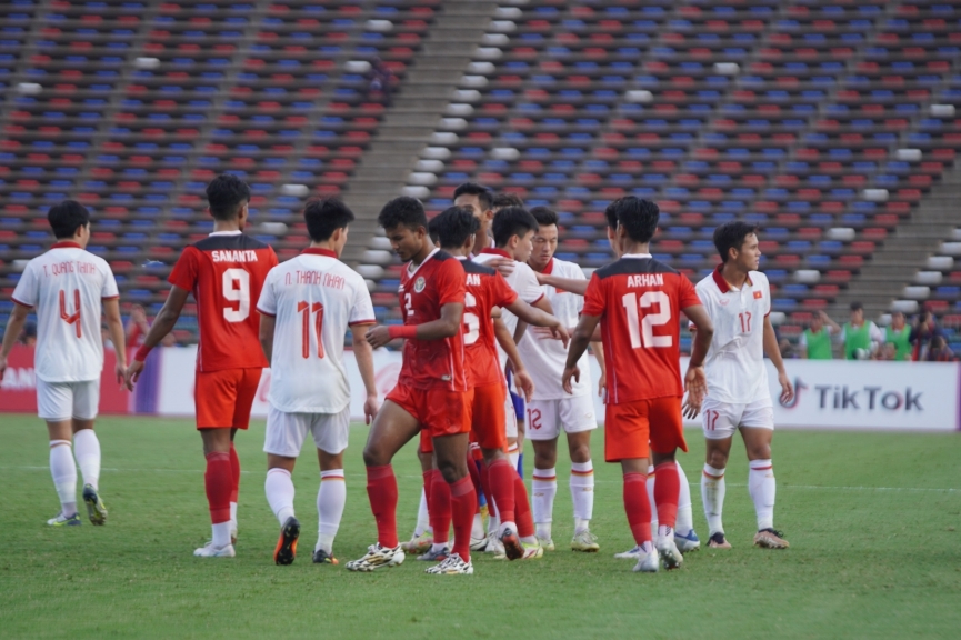 HLV Philippe Troussier nói gì sau trận thua cay đắng U22 Indonesia? 279830