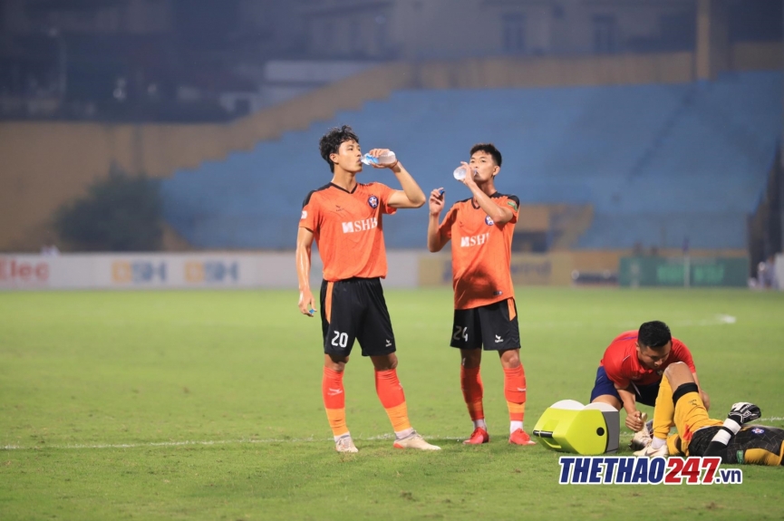 CHÙM ẢNH: Sao trẻ U23 Việt Nam có hành động cực đẹp với đồng đội 211342