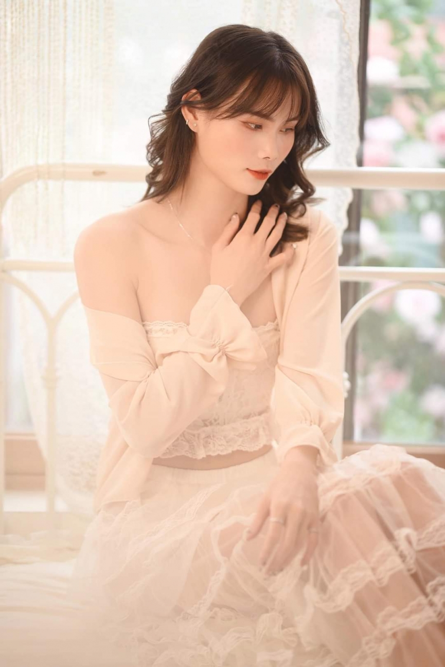 Hotgirl bóng chuyền 1m85 diện váy khoe vai trần, fan giục đi thi hoa hậu 230245
