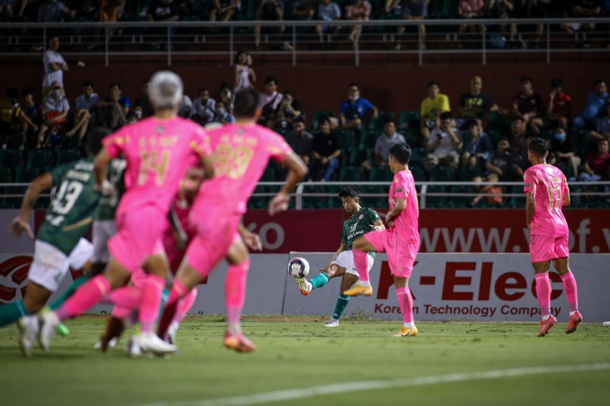 Văn Lâm, Lee Nguyễn tái xuất V-League: 'Cú hích' Việt kiều cho sân cỏ nội 177054Văn Lâm, Lee Nguyễn tái xuất V-League: 'Cú hích' Việt kiều cho sân cỏ nội 177054