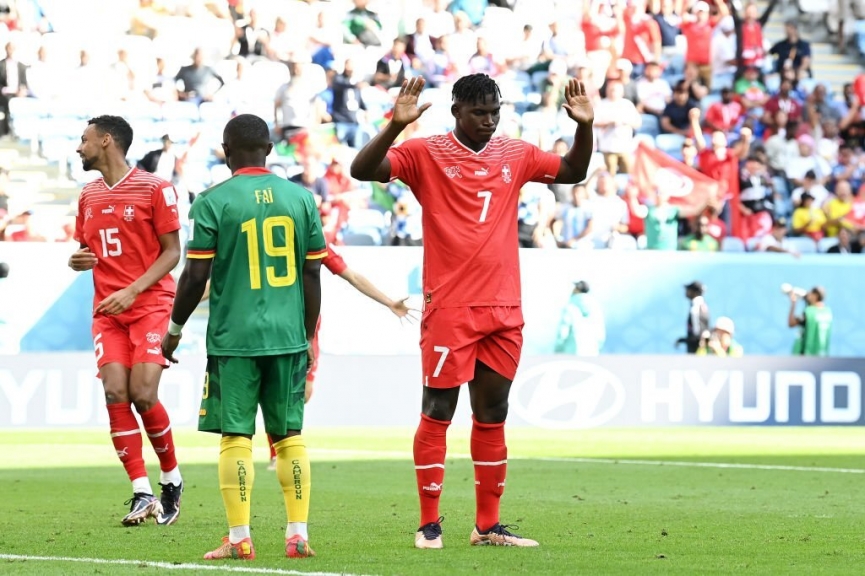 Trực tiếp Thụy Sĩ 1-0 Cameroon: Shaqiri kiến tạo! 222444