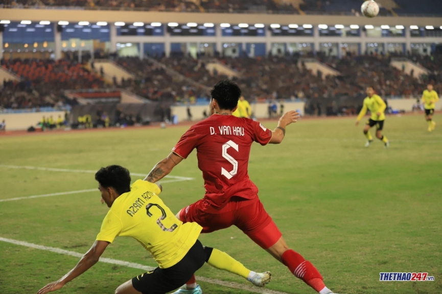 Đã rõ lý do cầu thủ Malaysia nhận thẻ đỏ, 'tặng' 11m cho ĐT Việt Nam-236792