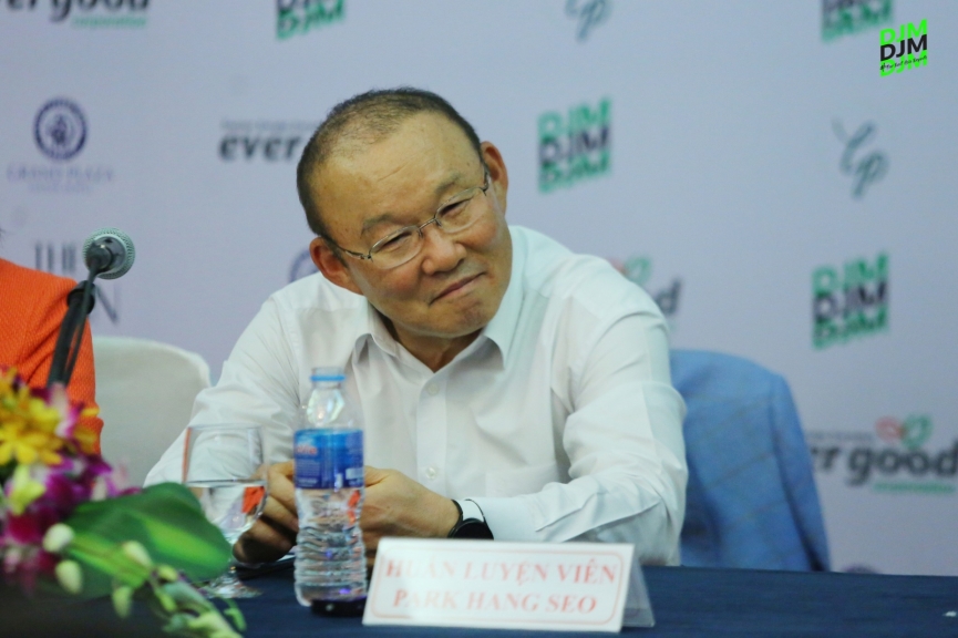 HLV Park Hang Seo bất ngờ 'trách' Quang Hải sau AFF Cup 245869