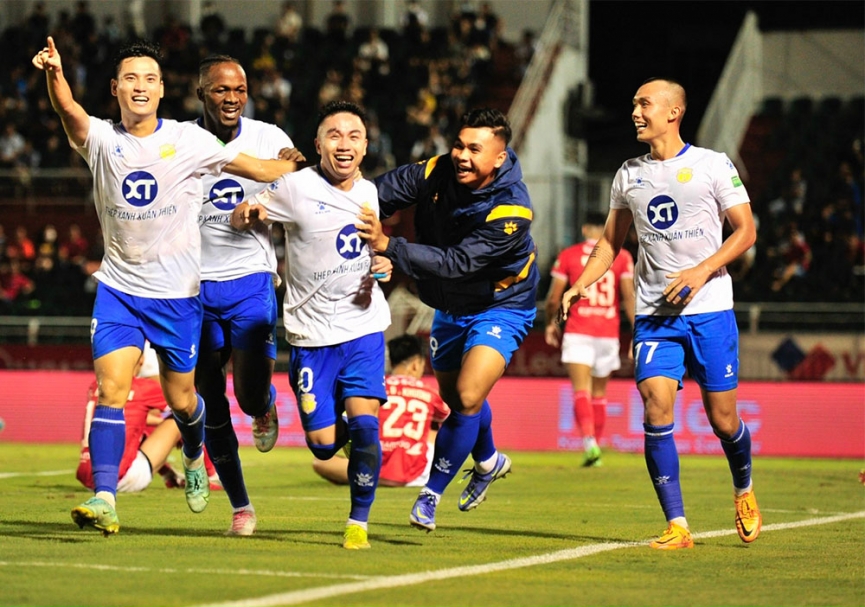 Cuộc đua trụ hạng V-League 2022: Đèn vàng đã bật!! 188372