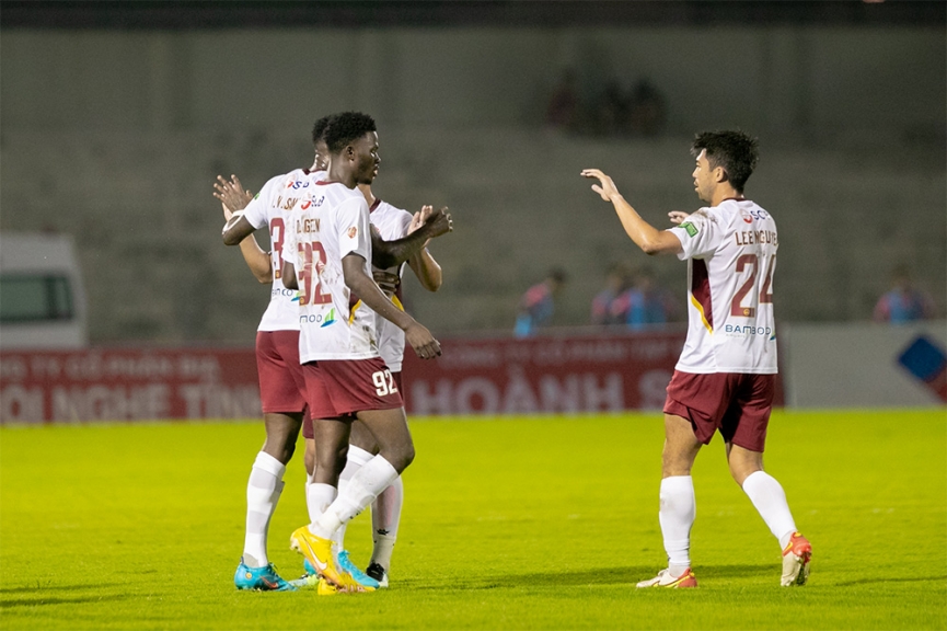 Cuộc đua trụ hạng V-League 2022: Đèn vàng đã bật!! 188404