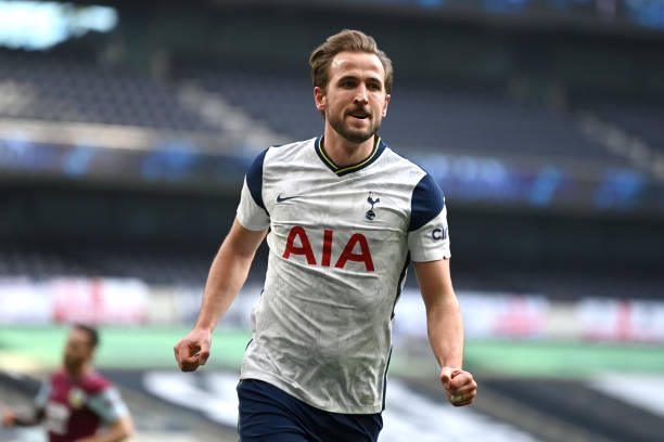 Transfer sepak bola pada malam 23 Mei: MU 'memainkan trik' untuk memikat Kane, mengungkapkan pengganti Zidane