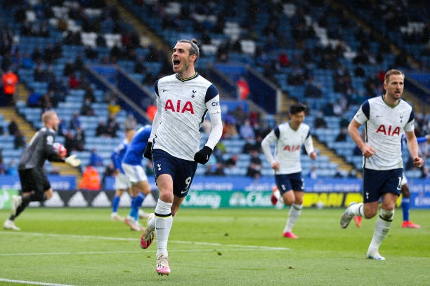 Bale mencetak dua gol, Tottenham merawat The Foxes dengan baik