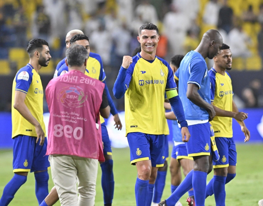 Sắp trắng tay ở Al Nassr, Ronaldo nói thẳng sự thật về bóng đá Ả Rập