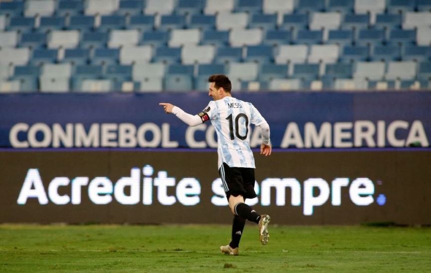 Messi tỏa sáng rực rỡ, Argentina đi tiếp với ngôi đầu bảng A