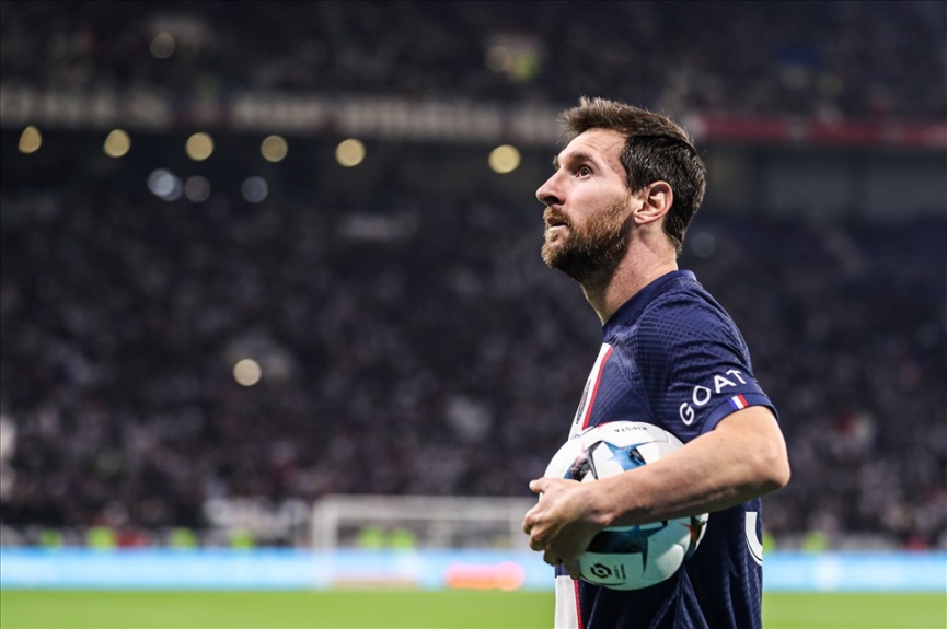 Báo Anh gọi tên cầu thủ vĩ đại nhất lịch sử, Messi - Ronaldo tiếp tục gây tranh cãi 201008