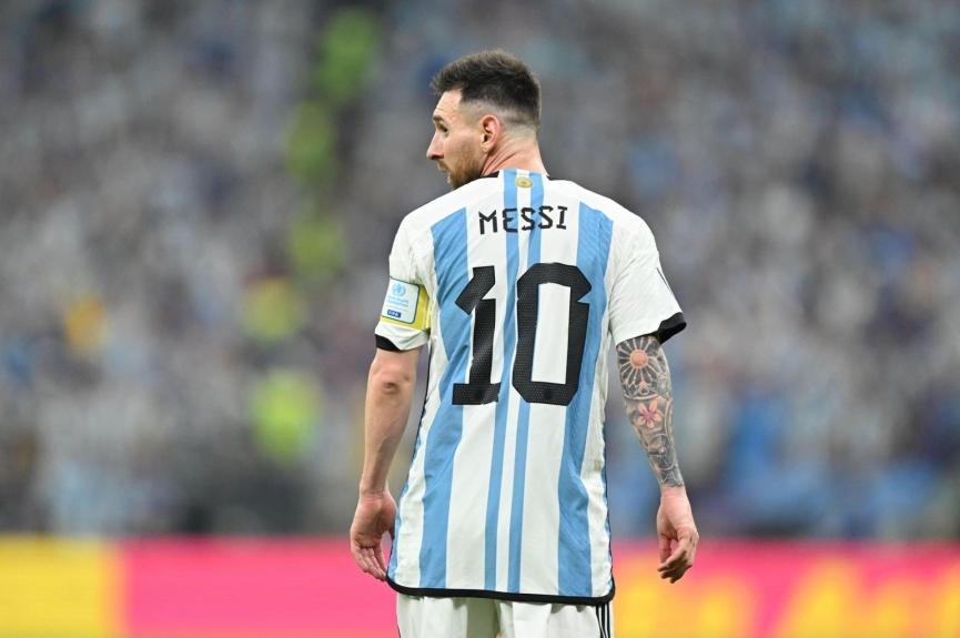 Messi gây bão với pha kiến tạo biến trung vệ số 1 World Cup thành gã hề 231722