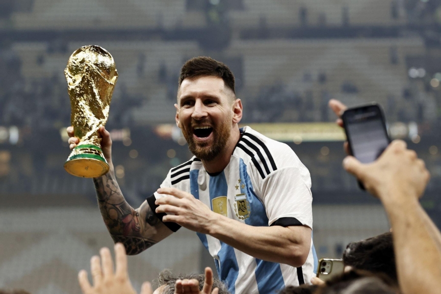 Messi vô địch World Cup, Ronaldo ngậm ngùi chốt bến đỗ cuối sự nghiệp 233529