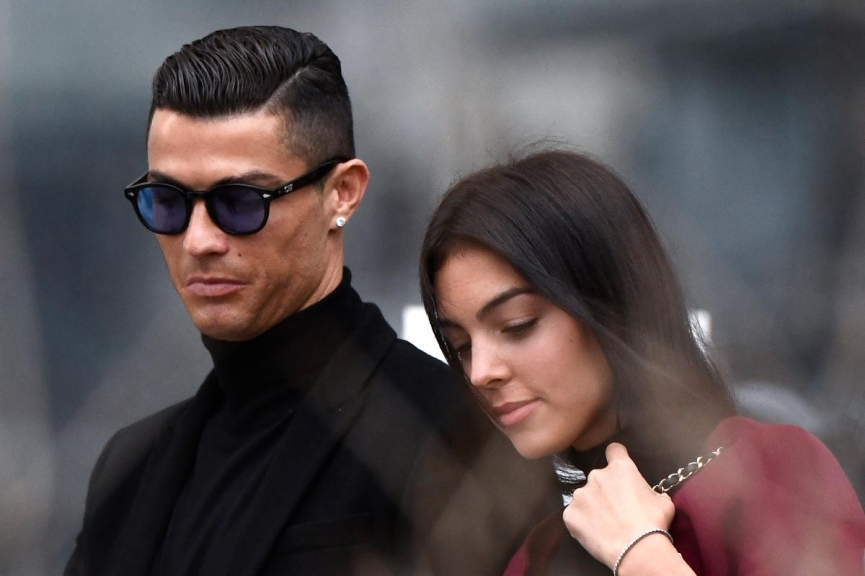 Ronaldo 'cực ấm' ở Al Nassr: Chính quyền tạo điều kiện, được sống cùng bạn gái 241137