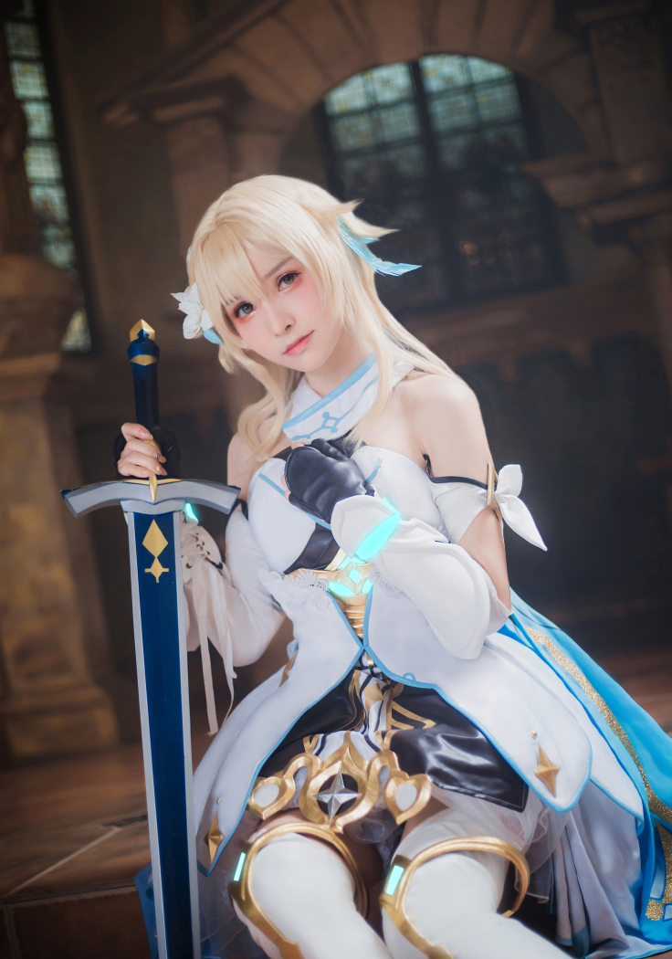 hut hon voi loat anh cosplay lumine trong genshin impact