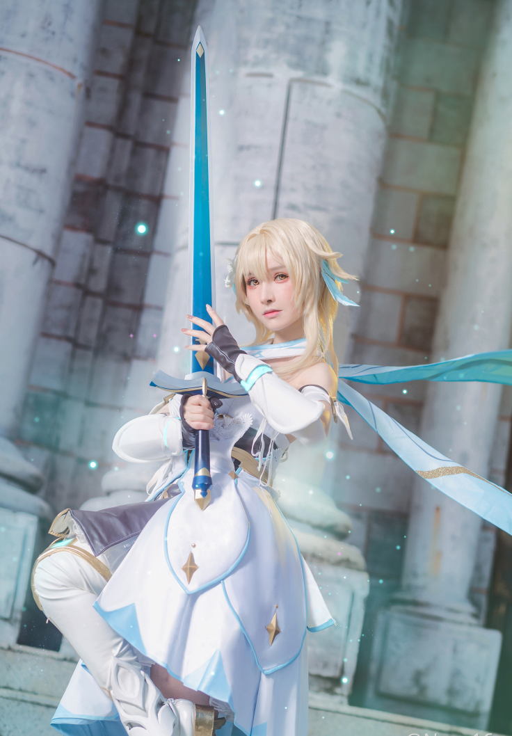 hut hon voi loat anh cosplay lumine trong genshin impact