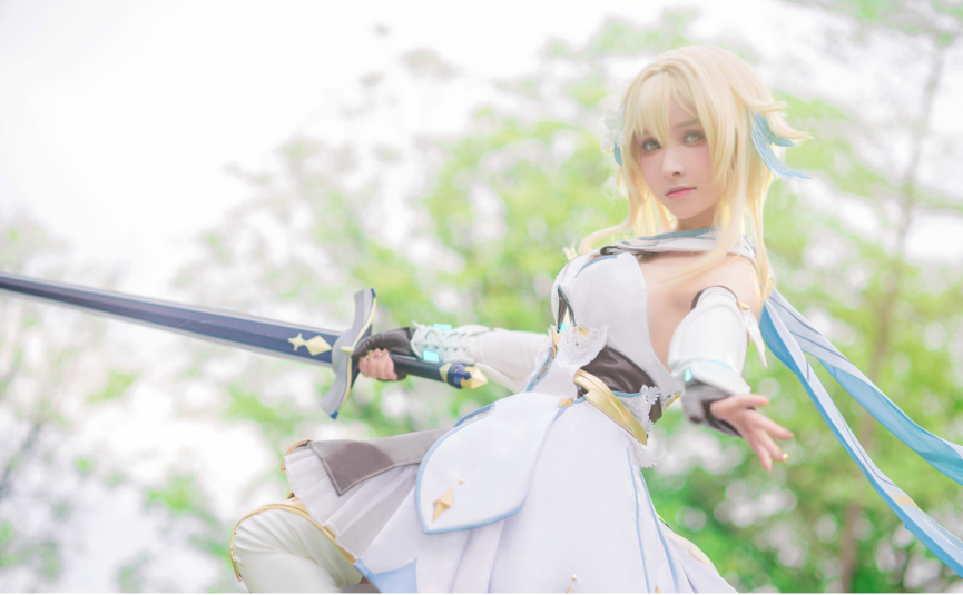 hut hon voi loat anh cosplay lumine trong genshin impact