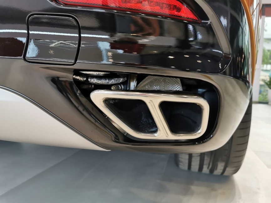 Ống xả sau xe VinFast President