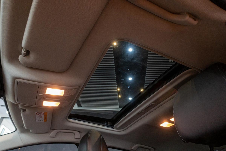 Cửa sổ trời Mazda 6 2021
