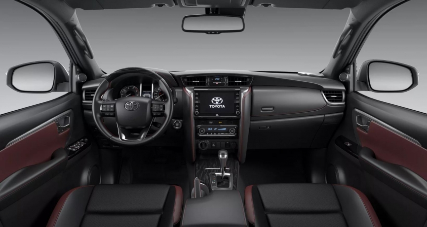 Nội thất Toyota Fortuner 2021