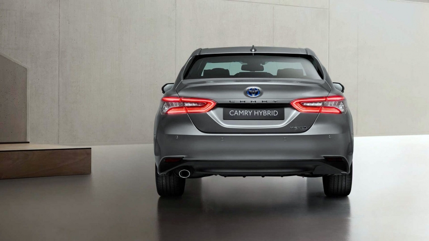 Toyota Camry 2021 mới