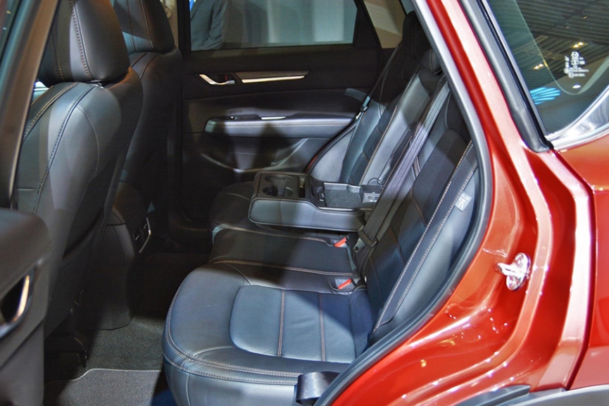 Khoang hành khách Mazda CX5 2020