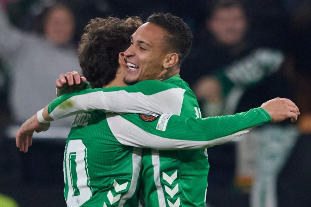 CHÍNH THỨC: Xác định 4 cặp tứ kết Europa League 2025/26