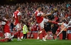 Tội đồ lập công, Arsenal ngược dòng kịch tính đòi lại ngôi đầu bảng
